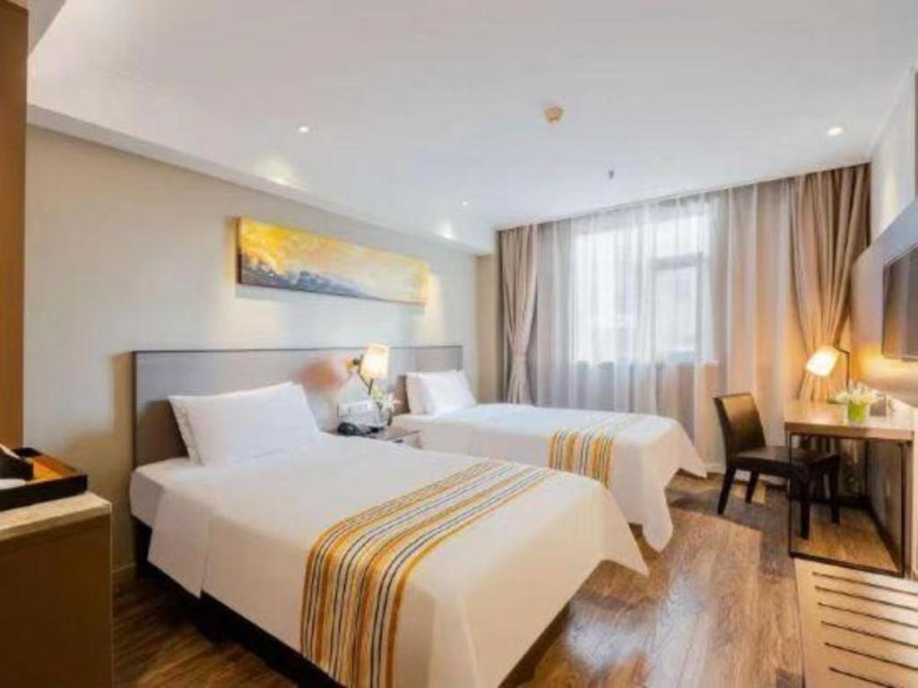 Hotel Zhangjiang Guanglan Road Metro Station 3*