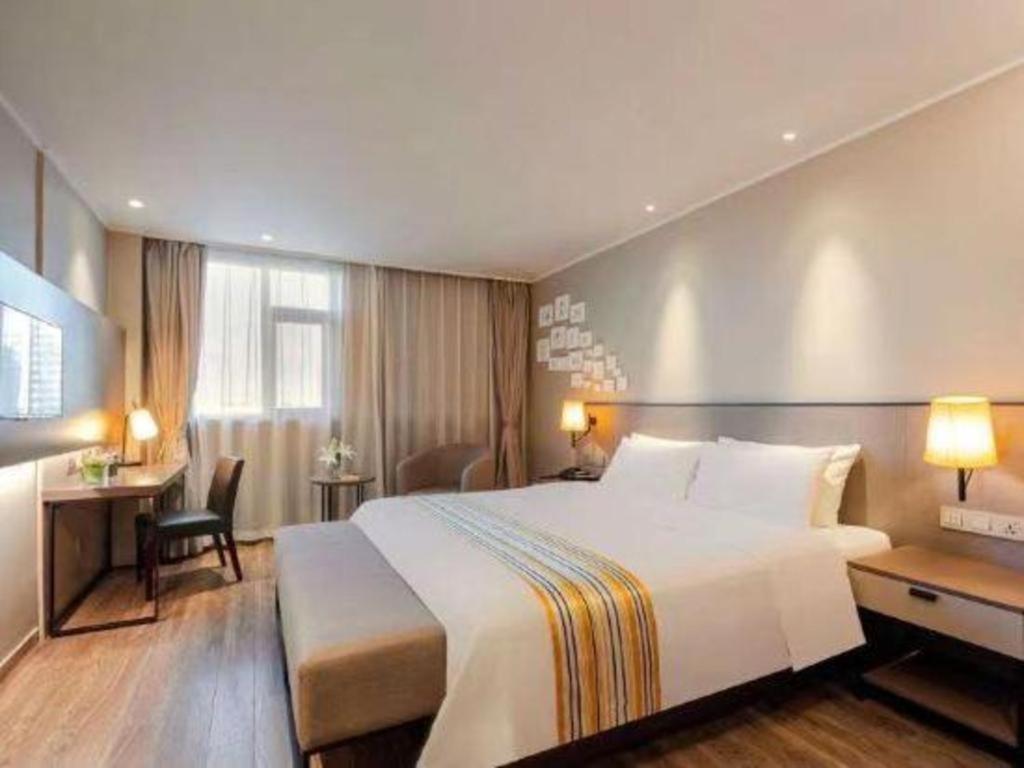 Zhangjiang Guanglan Road Metro Station Hotel Shanghai