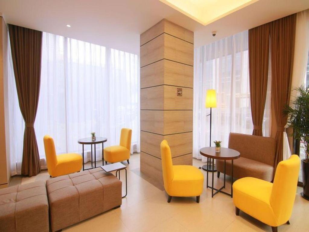 Hotel Zhangjiang Guanglan Road Metro Station 3*