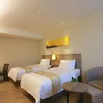 Home Inn Plus Shanghai Zhangjiang Guanglan Road Metro Station