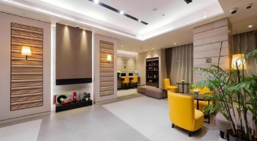 Zhangjiang Guanglan Road Metro Station Khách sạn 3*