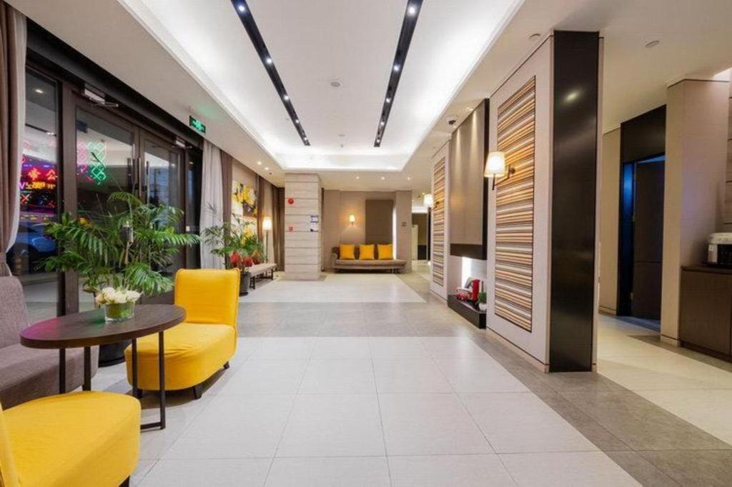 Zhangjiang Guanglan Road Metro Station Khách sạn 3*